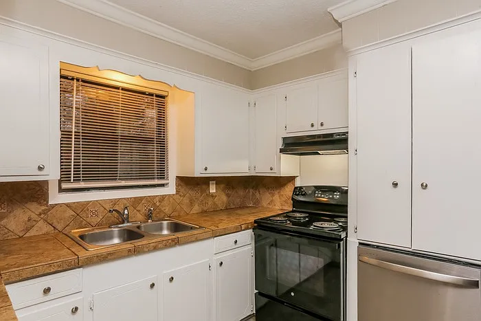 3 bed, 2.0 bath, 1600 sqft, $1,795 — Photo 4