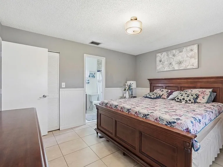 5330 Mendoza St — Photo 10