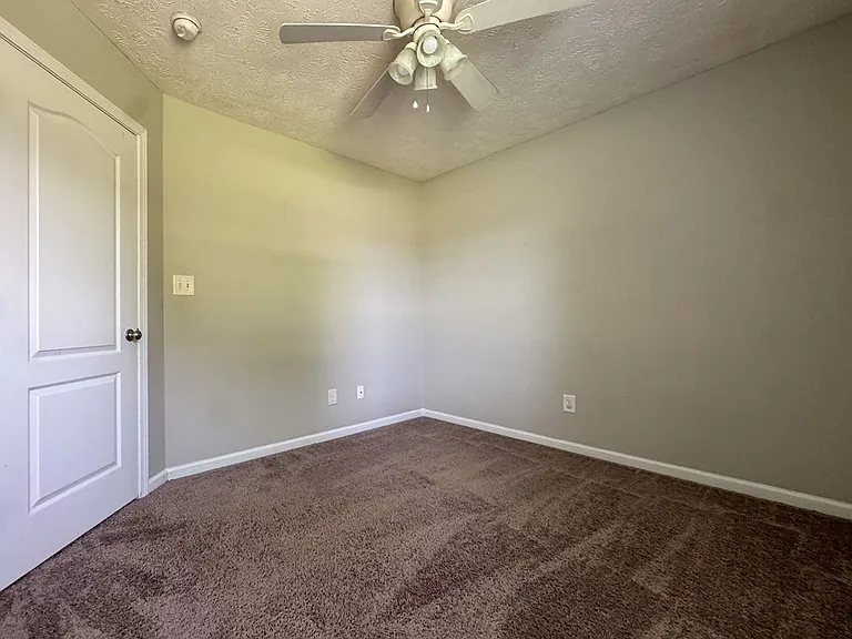381 Chamberlin Blvd — Photo 18