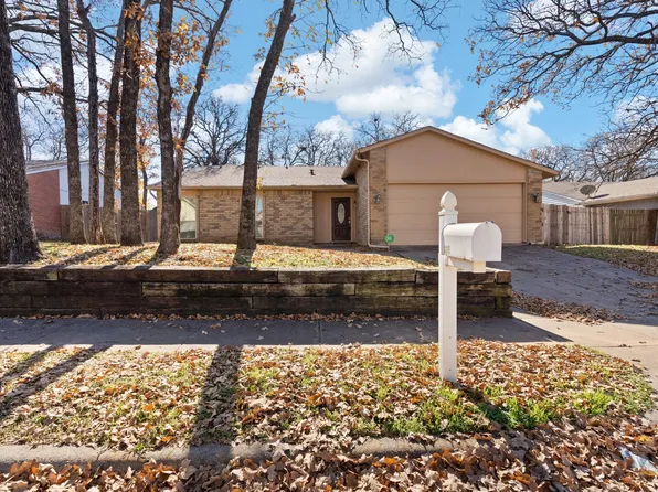 3800 Mulberry Ln, Bedford, TX 76021