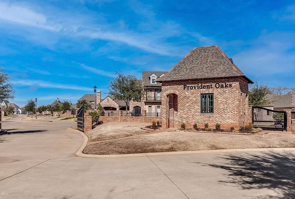1st image of 301 Chimes St