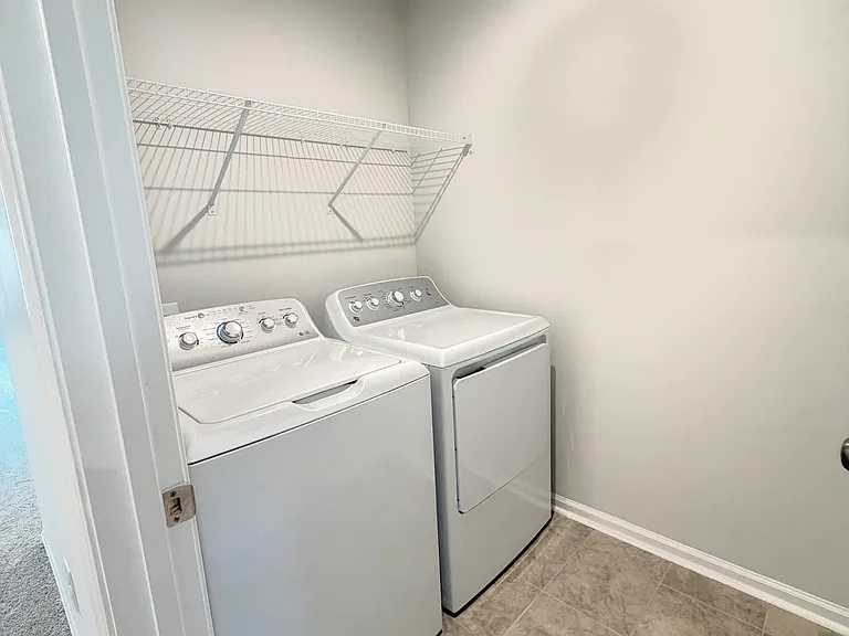 Walk-in Laundry room