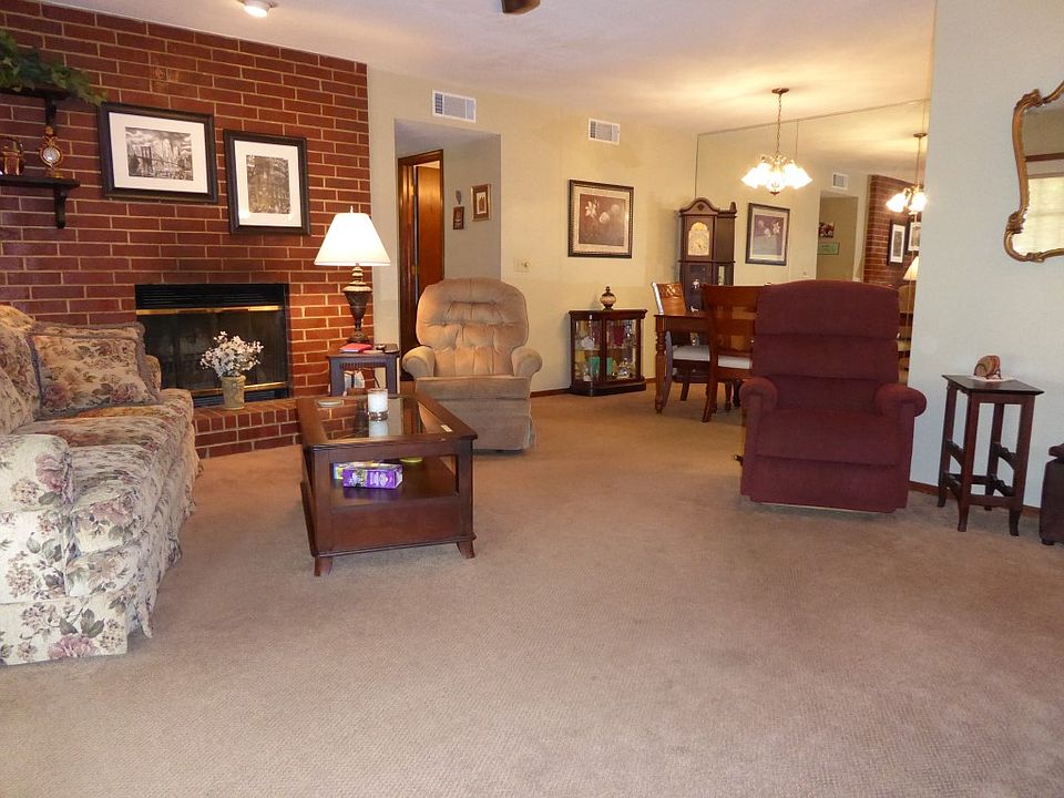2nd image of 4400 Hemingway Dr APT 225