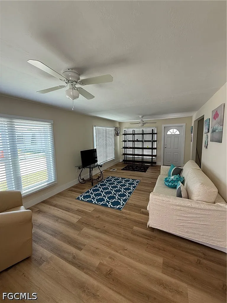 2 bed, 2.0 bath, 950 sqft, $1,850 — Photo 3