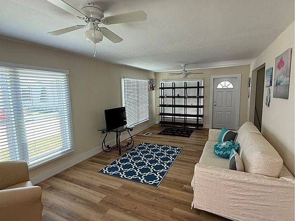 3rd image of 2112 Lxora Ct E