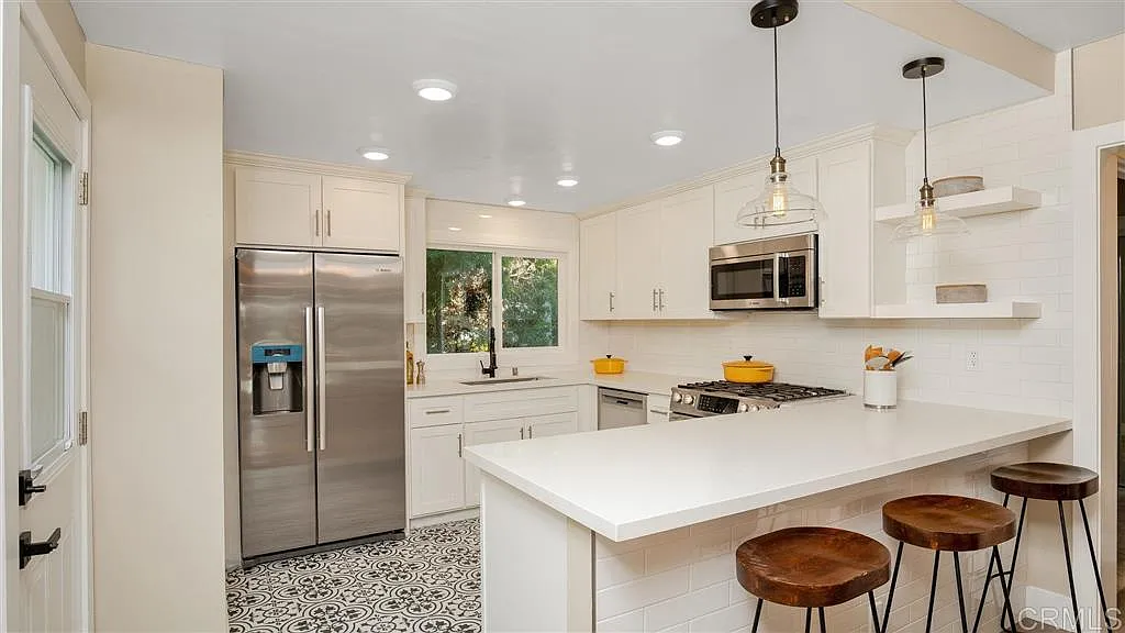 3 bed, 1350 sqft, $3,700 — Photo 4