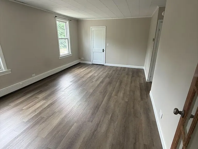 389 Boynton St — Photo 17