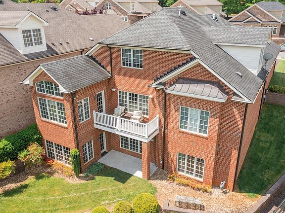 3rd image of 1081 Governors Ln