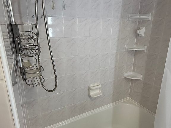 5th image of 5102 W Roscoe St APT 1