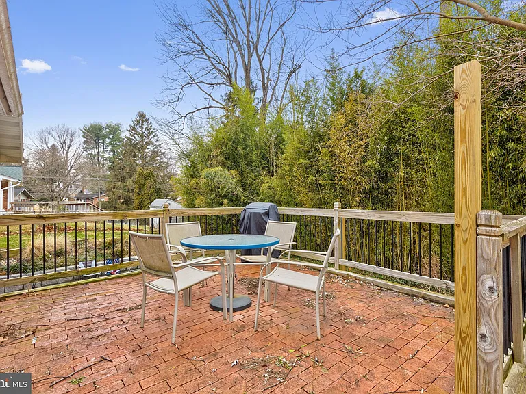 9920 Pinehurst Ave — Photo 6