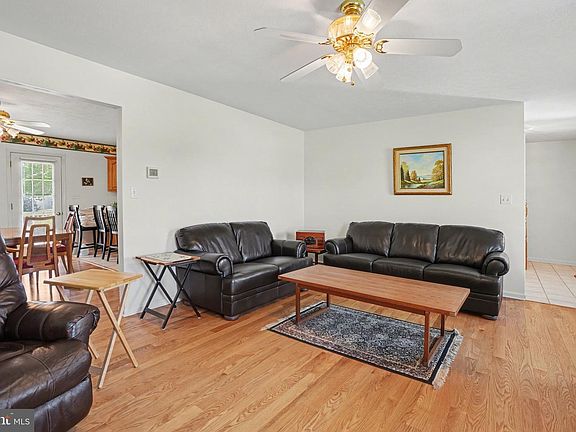 3rd image of 33 Longstreet Dr