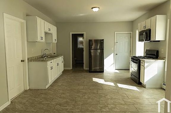 2nd image of 287 Manton Ave #1