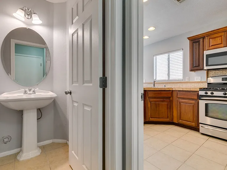 8433 Spencer Canyon St — Photo 30