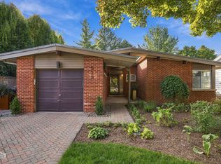 525 Pinecrest Ln, Wilmette, IL 60091