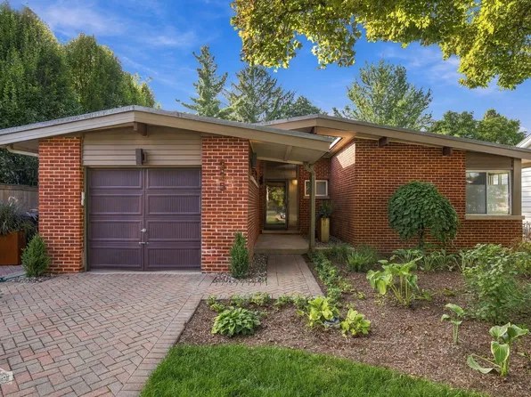525 Pinecrest Ln, Wilmette, IL 60091