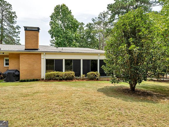 3rd image of 222 Brookwood Dr