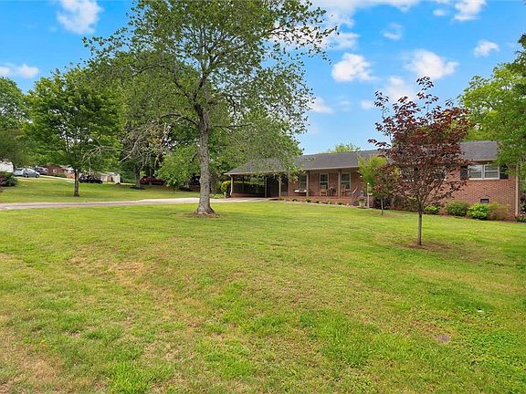 3rd image of 208 Hillandale Rd