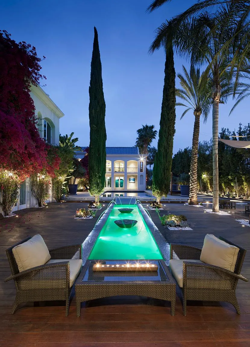 9 bed, 16000 sqft, $75,000 — Photo 3