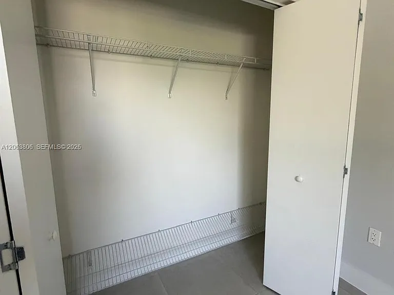 381 E 50th St #5 — Photo 19