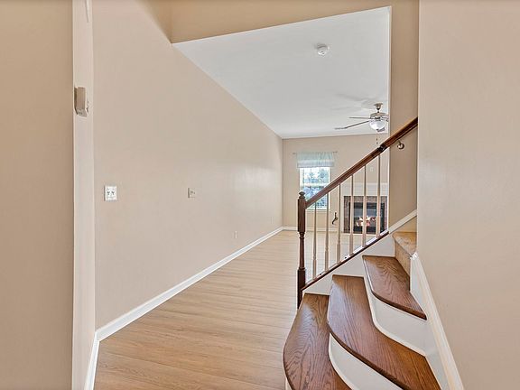 5th image of 22 Irvington Dr