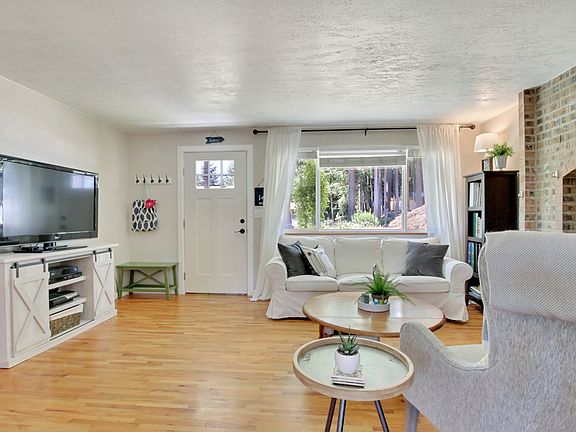 5th image of 11415 92nd Ave E
