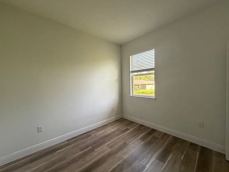 1852 W Quaker Ln — Photo 26