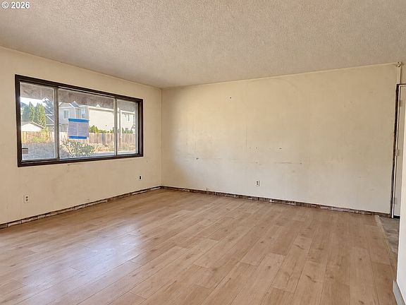 3rd image of 12707 NE 76th St