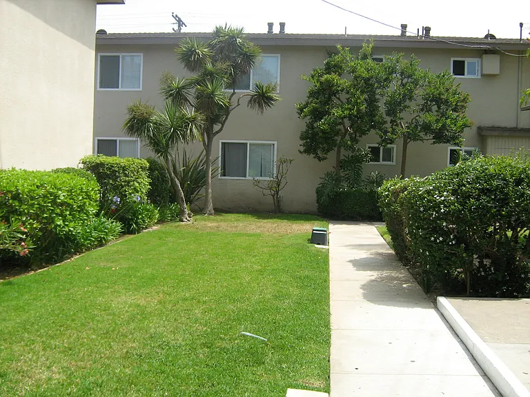 Pacifica Apartments — Photo 11