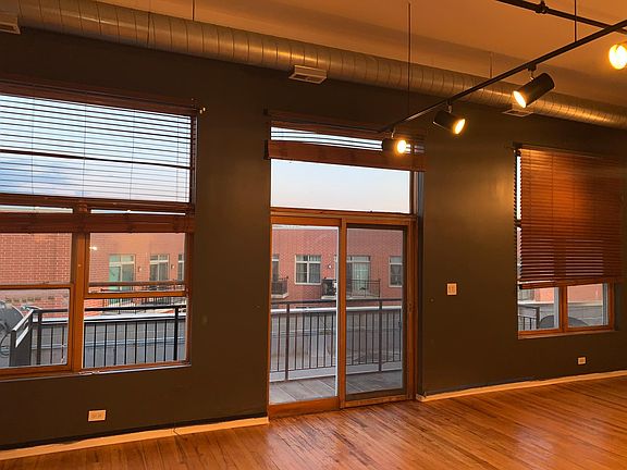 4th image of 2310 S Canal St Unit 609