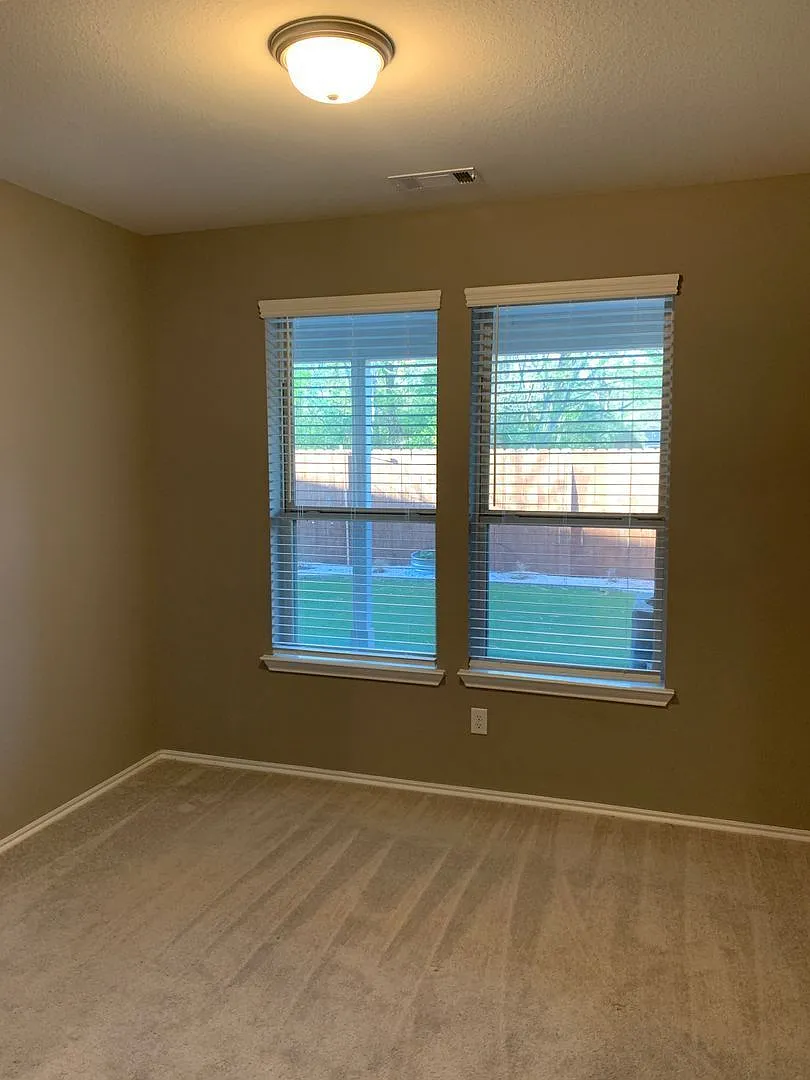 4 bed, 3.5 bath, 2420 sqft, $3,350 — Photo 3