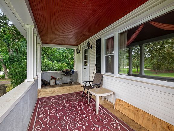 5th image of 676 Paine Rd