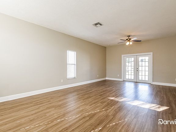 4th image of 143 Knights Hollow Dr