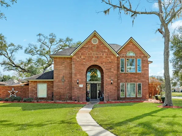 52 Chesswood Ct, Lake Jackson, TX 77566