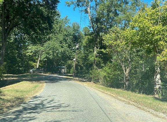 5th image of 484 Joyce Ln