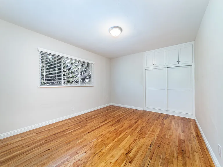 12205 Burbank Blvd #3 — Photo 11