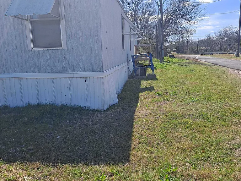 13 Ellis Ave — Photo 9