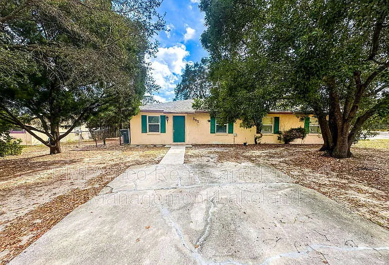 585 N Scenic Hwy