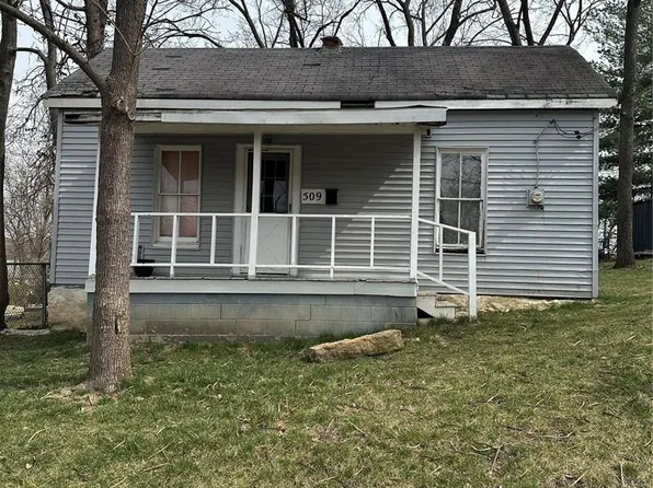 509 N 3rd St, De Soto, MO 63020
