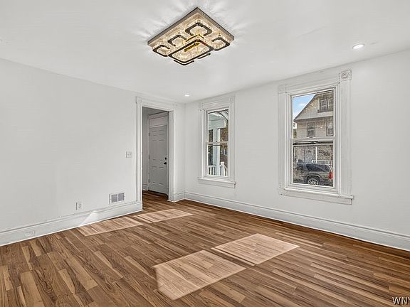 3rd image of 212 Chester St