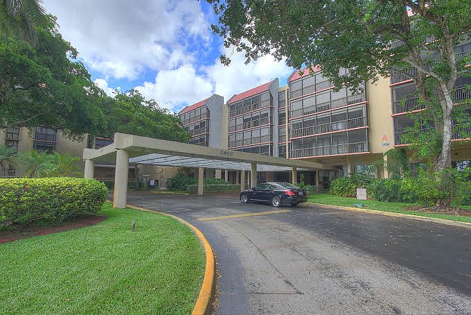 1st image of 2818 N 46th Ave APT 584K