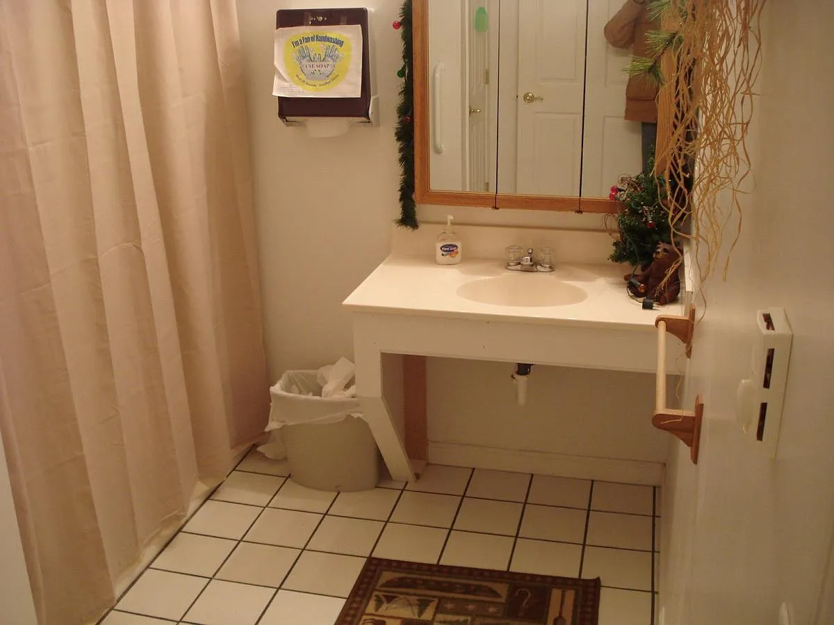 514 N Sibley Avenue — Photo 2
