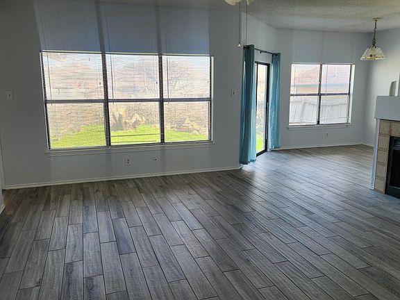 Open floor with a living, dinning and kitchen
Great flow for family gatherings