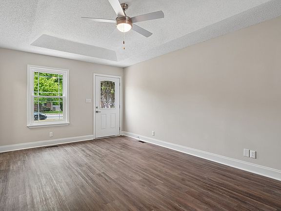 5th image of 3405 Oak Lawn Dr