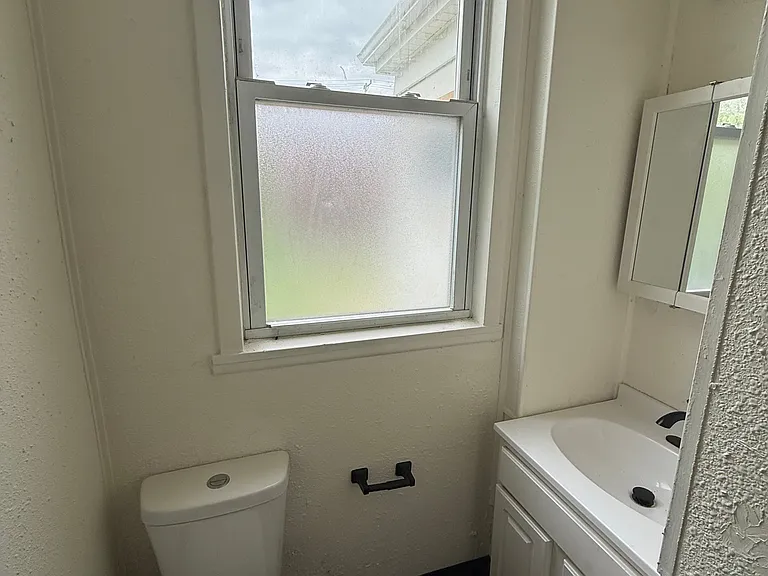 819 Maple Ave — Photo 5
