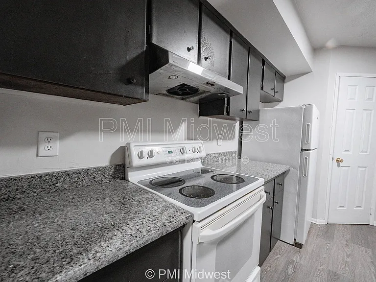 6920 Chrysler St — Photo 8