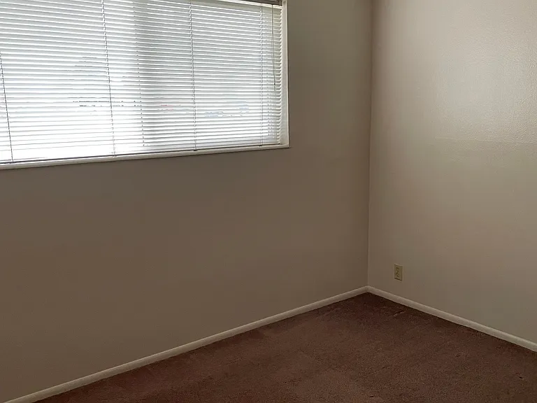616 N Main St — Photo 11