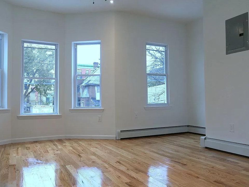 Building Photo 3