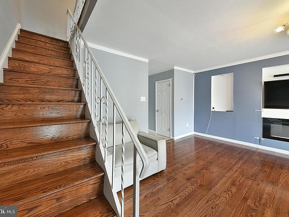 5th image of 2826 Maxwell St