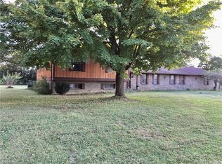 1512 Kingsway Dr, Xenia, OH 45385