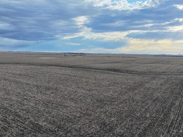 Nw4 & N2sw Sec #17-T102N-R54W, Canistota, SD 57012